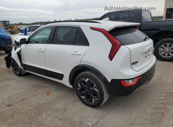 KNDCR3L13P5038067 2023 KIA NIRO White 