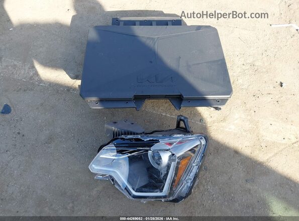 KNDCR3L19S5142572 2025 KIA NIRO EV Silver 