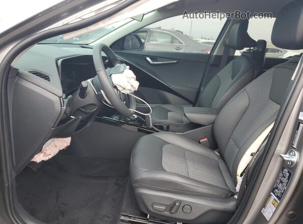 KNDCS3LF0S5277195 2025 KIA NIRO Gray Front interior view