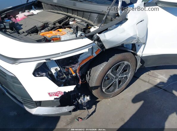 KNDCS3LF8S5235888 2025 KIA NIRO PLUG-IN HYBRID White Вид спереду