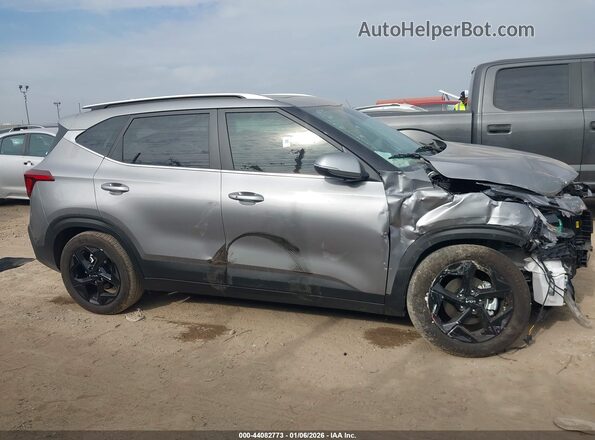 KNDER2AA2T7828660 2026 KIA SELTOS Gray სალონის 360-გრადუსიანი ხედი