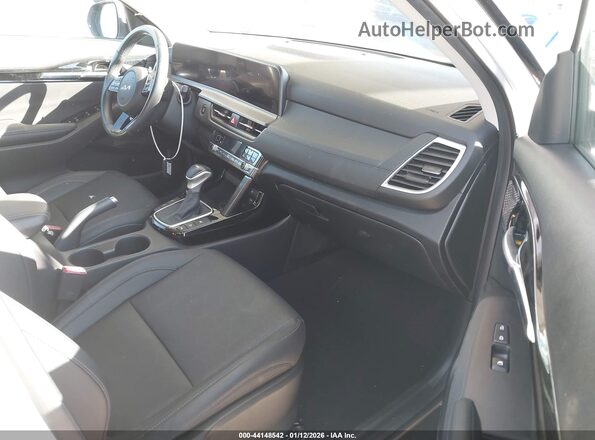 KNDER2AA3S7703410 2025 KIA SELTOS White Widok wnętrza z przodu