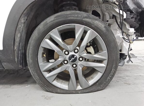 KNDEU2AA3P7373905 2023 KIA SELTOS White 