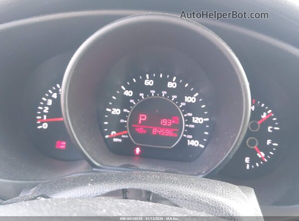 KNDJN2A27J7605093 2018 KIA SOUL White 