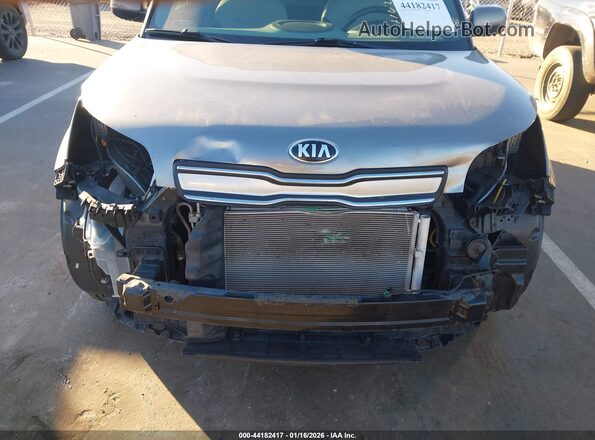 KNDJN2A2XJ7589598 2018 KIA SOUL Gray 