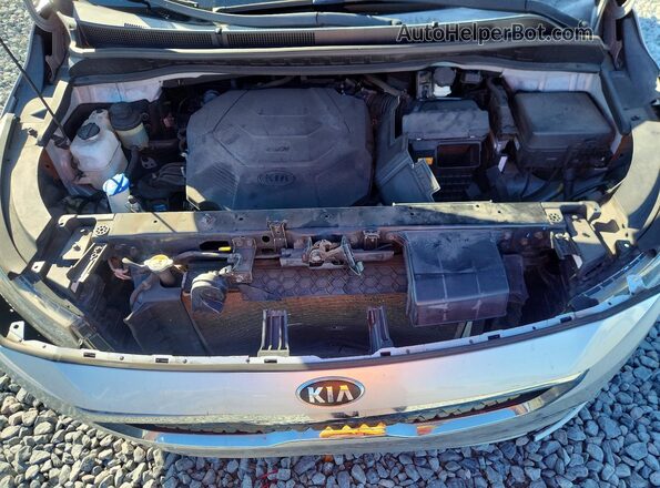 KNDMA5C14K6511176 2019 KIA SEDONA Silver Vista del compartimento del motor