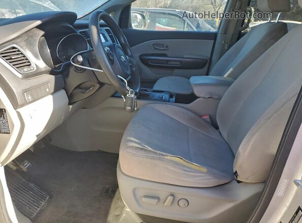 KNDMB5C1XH6227282 2017 KIA SEDONA Silver Вид салону спереду
