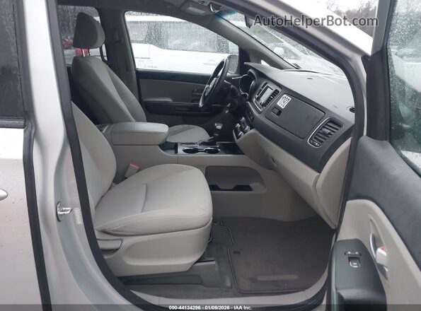KNDMB5C1XL6659282 2020 KIA SEDONA Silver Սալոնի դիմացի տեսք