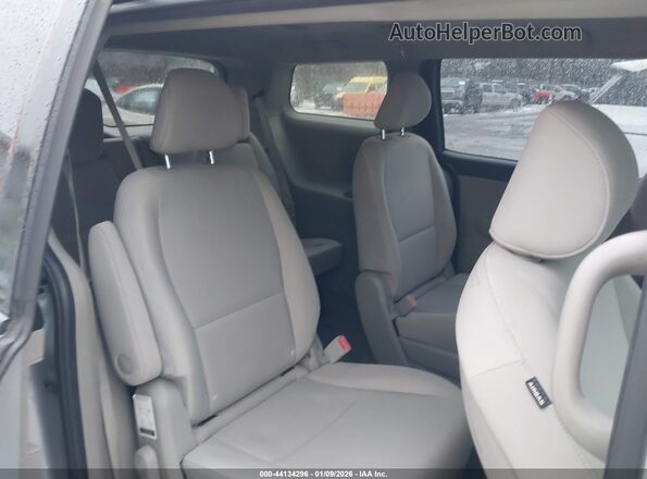 KNDMB5C1XL6659282 2020 KIA SEDONA Silver VIN կոդի պիտակի տեսք