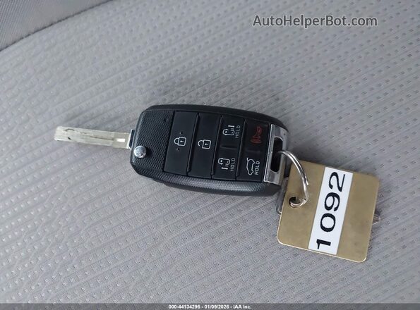 KNDMB5C1XL6659282 2020 KIA SEDONA Silver Առջևի վահանակի տեսք