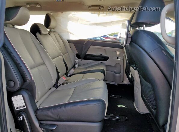 KNDMC5C13M6676147 2021 KIA SEDONA Silver Widok wnętrza z tyłu