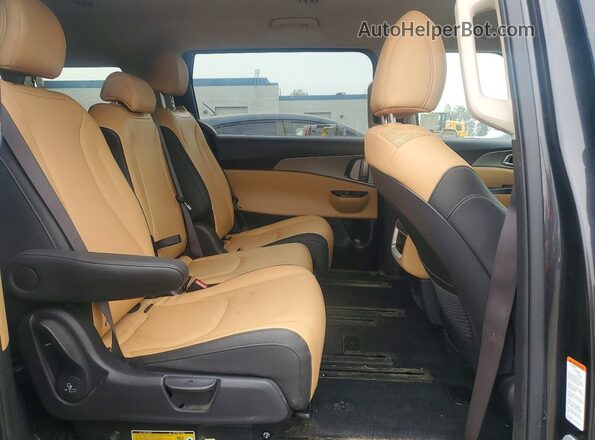 KNDNB4H30R6424326 2024 KIA CARNIVAL Gray Rear interior view