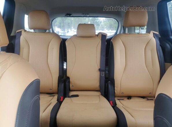 KNDNB4H30R6424326 2024 KIA CARNIVAL Gray Rear seats view