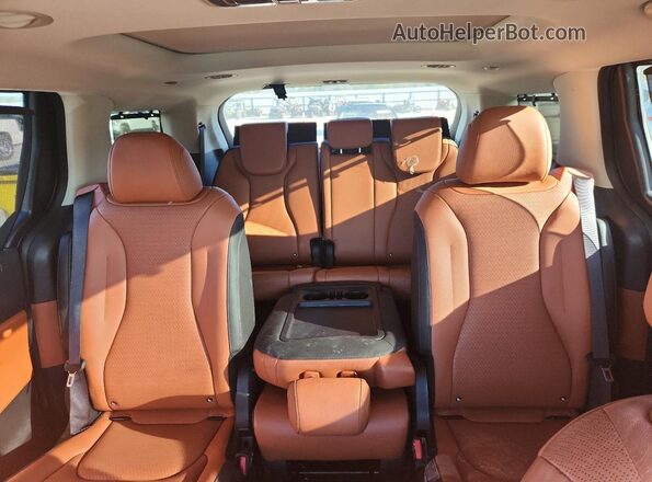 KNDNE5H35R6433522 2024 KIA CARNIVAL Black Rear seats view