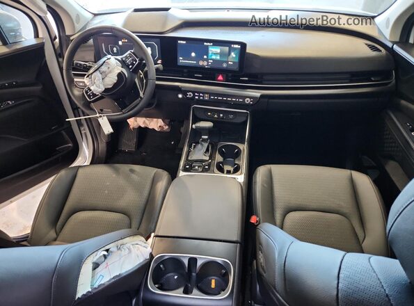 KNDNE5K38T6552570 2026 KIA CARNIVAL Белый Вид панели приборов