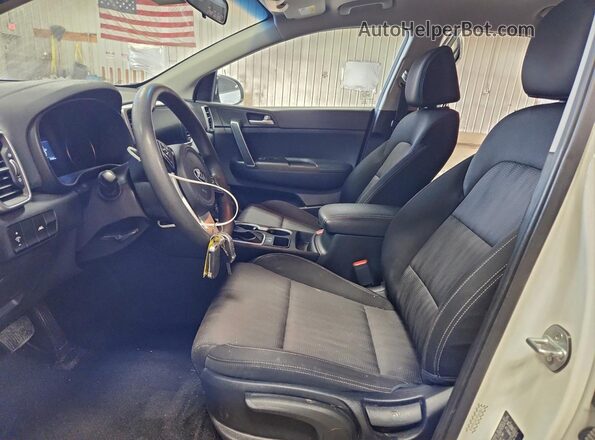 KNDPM3AC4M7866410 2021 KIA SPORTAGE Белый Вид салона спереди