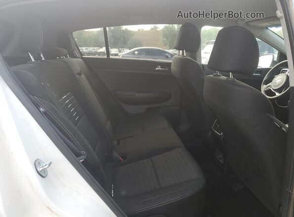 KNDPMCAC1J7433056 2018 KIA SPORTAGE White Vista interior trasera