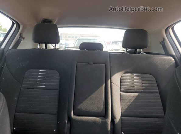 KNDPMCAC1J7433056 2018 KIA SPORTAGE White Vista de los asientos traseros