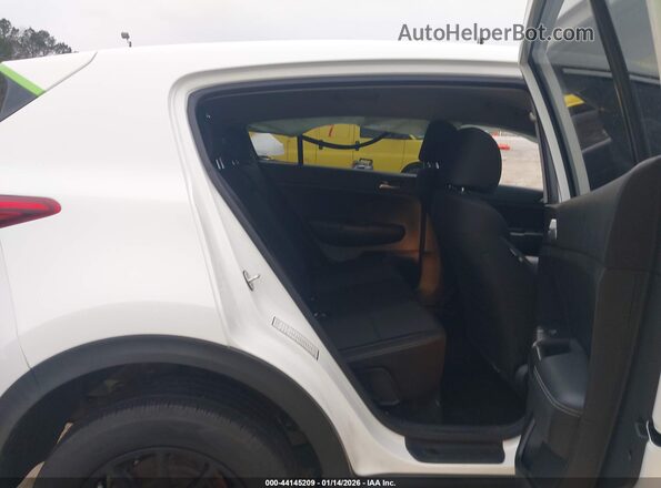 KNDPMCAC6J7430573 2018 KIA SPORTAGE White VIN კოდის სტიკერის ხედი