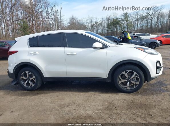 KNDPMCAC8M7892945 2021 KIA SPORTAGE Белый Вид задней части салона
