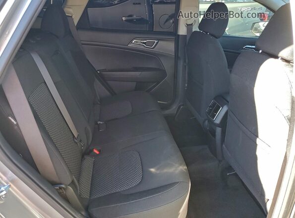 KNDPU3DG4R7119931 2024 KIA SPORTAGE Gray Widok wnętrza z tyłu