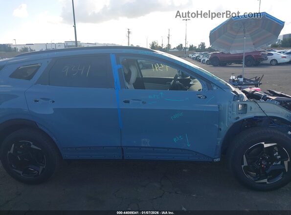 KNDPVDDGXT7283520 2026 KIA SPORTAGE HYBRID Light Blue Սալոնի 360 աստիճան տեսք