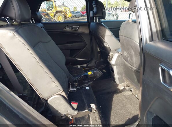 KNDPZDAH5P7073706 2023 KIA SPORTAGE PLUG-IN HYBRID Gray Widok naklejki z numerem VIN