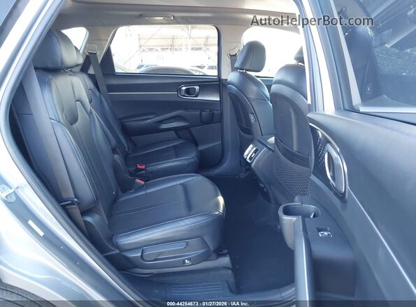 KNDRH4LG5P5141434 2023 KIA SORENTO HYBRID Gray Widok naklejki z numerem VIN