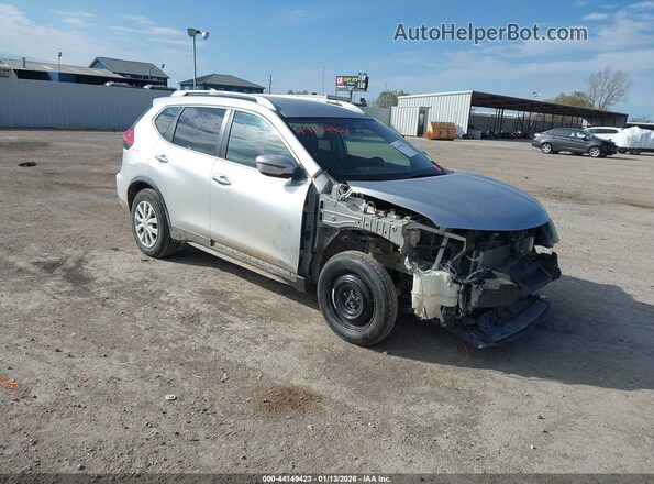KNMAT2MT0HP513585 2017 NISSAN ROGUE Серебряный Вид спереди