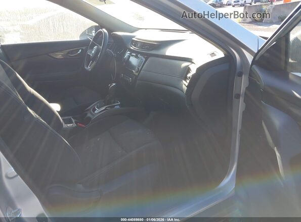 KNMAT2MT4LP517325 2020 NISSAN ROGUE Silver Вид салону спереду