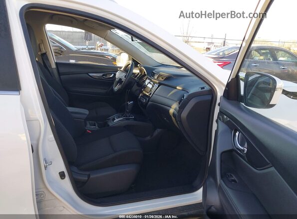 KNMAT2MV5HP549063 2017 NISSAN ROGUE White Front interior view