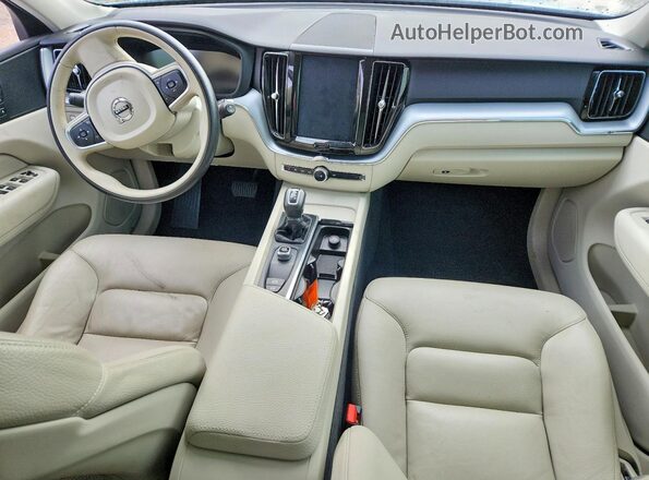 LYV102RK6JB069834 2018 VOLVO XC60 White 