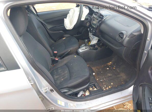 ML32F3FJ7HHF09126 2017 MITSUBISHI MIRAGE G4 Silver Widok wnętrza z przodu