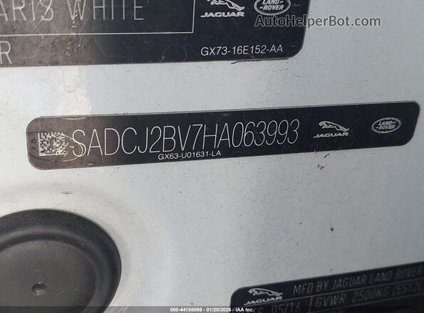 SADCJ2BV7HA063993 2017 JAGUAR F-PACE White Widok komory silnika