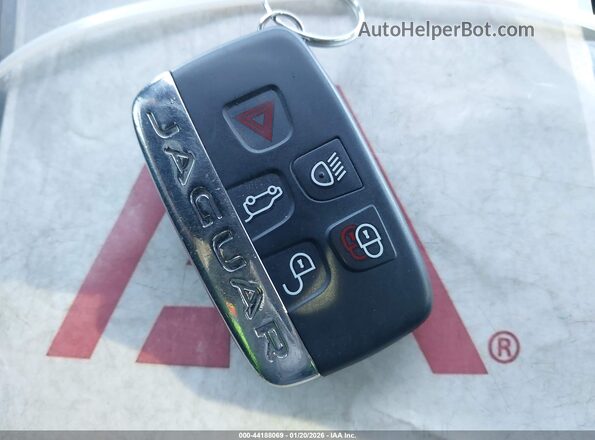 SADCJ2BV7HA063993 2017 JAGUAR F-PACE White Widok deski rozdzielczej