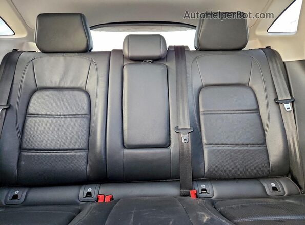 SADFJ2FX8J1Z05044 2018 JAGUAR E-PACE Silver Widok tylnych siedzeń