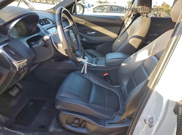 SADFP2FX6J1Z15389 2018 JAGUAR E-PACE White წინა სალონის ხედი
