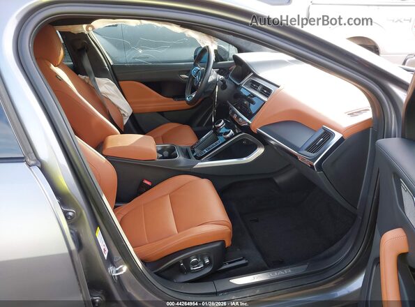 SADHM2S10R1631772 2024 JAGUAR I-PACE Gray Front interior view