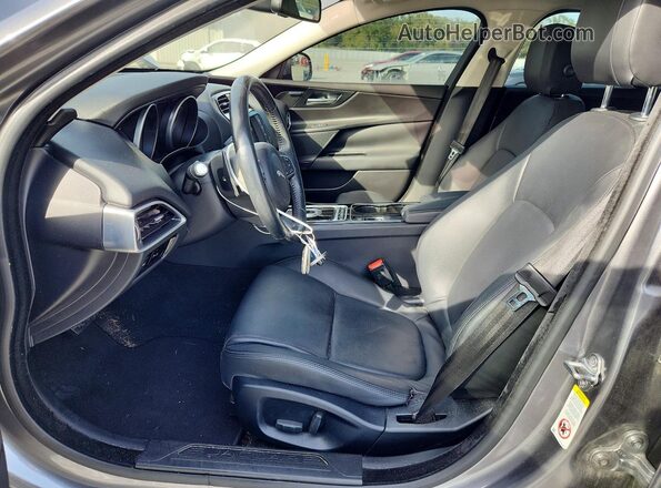 SAJAD4BN8HA952387 2017 JAGUAR XF Серый Вид салона спереди