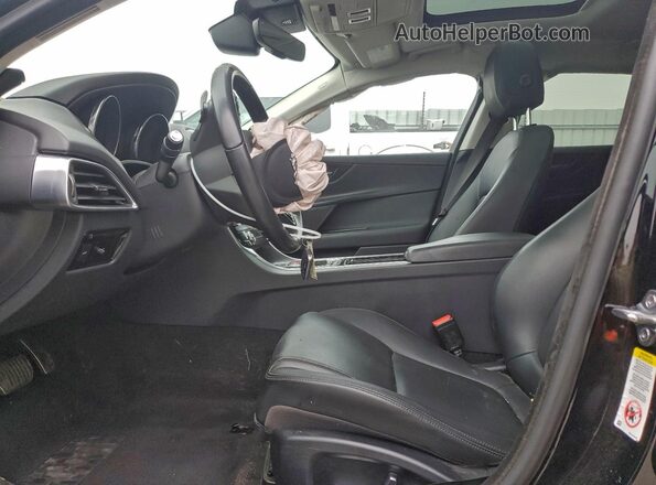 SAJAD4FXXKCP53025 2019 JAGUAR XF Black Vista interior delantera