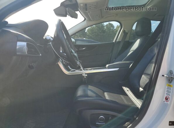 SAJAJ4FX1LCP55577 2020 JAGUAR XF White Вид салону спереду