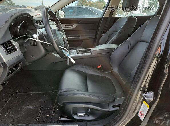 SAJBD4FX0KCY79186 2019 JAGUAR XF Black Widok wnętrza z przodu