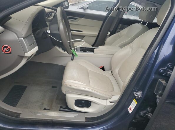 SAJBE4BV7GCY05580 2016 JAGUAR XF Синий Вид салона спереди