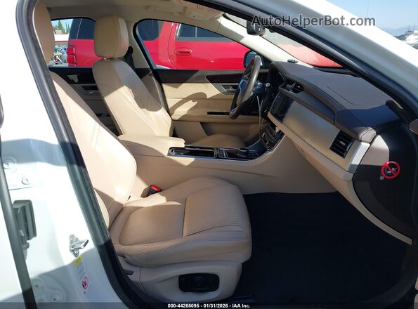 SAJBE4FX4JCY57123 2018 JAGUAR XF Белый Вид салона спереди