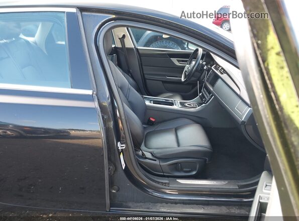 SAJBJ4BV6GCY19465 2016 JAGUAR XF Black Widok wnętrza z przodu