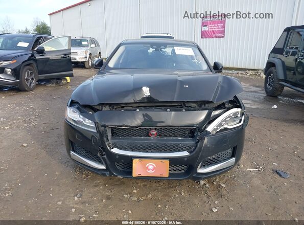 SAJBJ4BV6GCY19465 2016 JAGUAR XF Black Widok z przodu