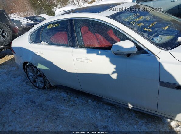 SAJBL4GX4MCY90227 2021 JAGUAR XF White Vista interior trasera