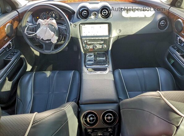 SAJWA1C72K8W21171 2019 JAGUAR XJ White Vista del salpicadero