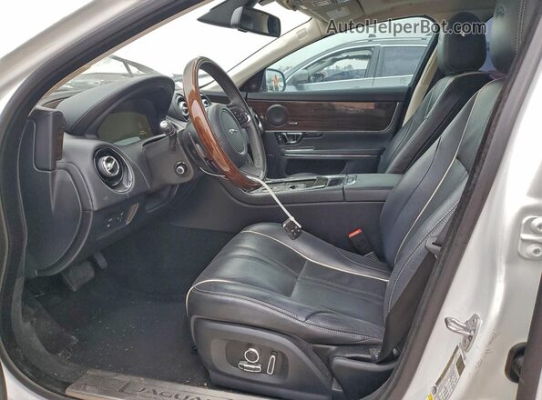 SAJWA1C73H8W12486 2017 JAGUAR XJ White წინა სალონის ხედი