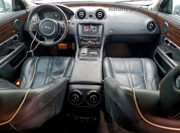 SAJWA1C73H8W12486 2017 JAGUAR XJ White წინა პანელის ხედი